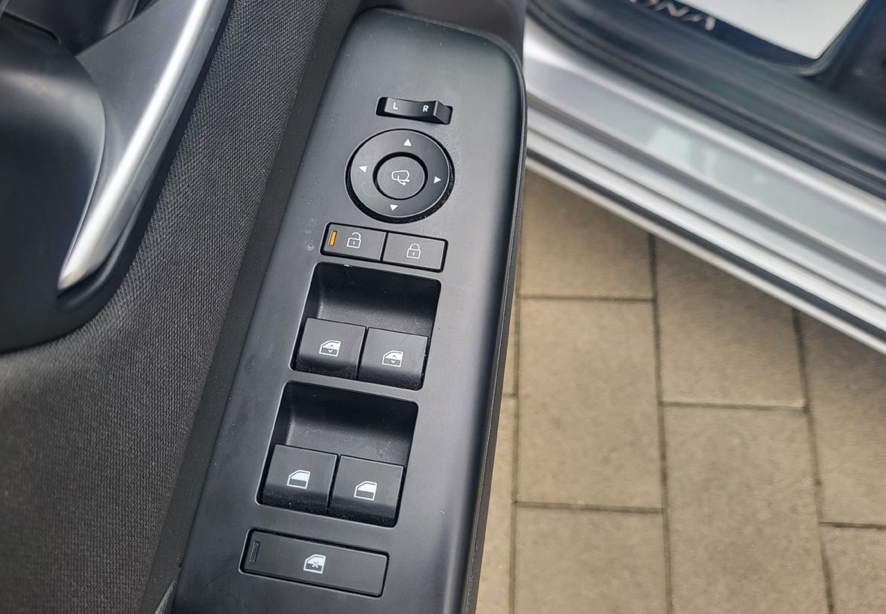 Zunanja slika - Hyundai Kona - EV 48.4 kWh Premium slo-1last-tov.garancija-navi - 15