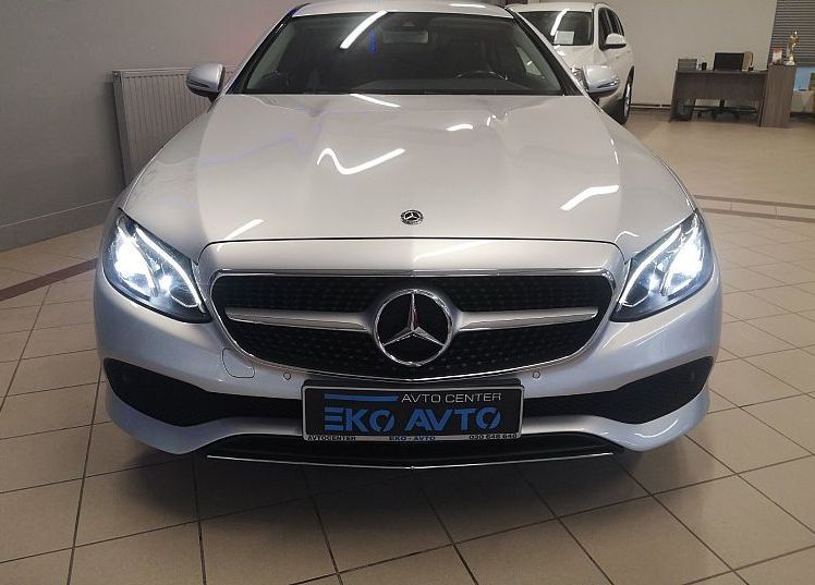 Zunanja slika - Mercedes-Benz E-Razred - E 220 d 4MATIC VELIKA NAVI-USNJE-KAMERA-ALU20-PD.. - 3