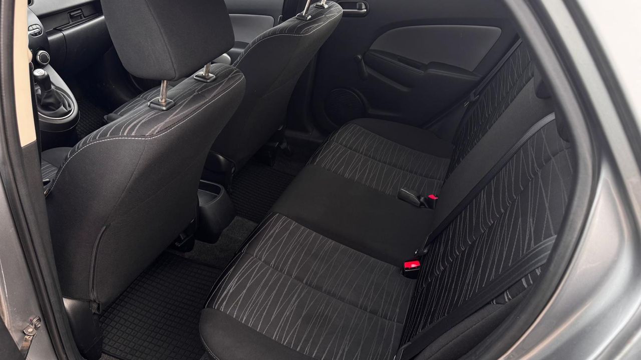 Notranja slika - Mazda Mazda2 - 1,3i TE Plus - 8