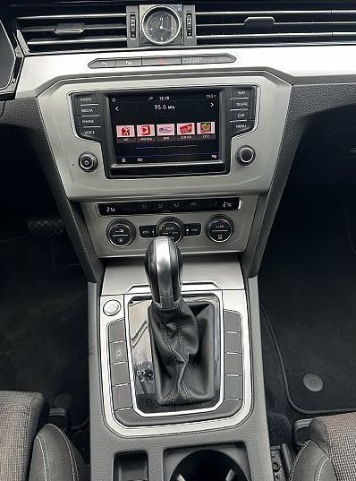 Zunanja slika - VW Passat - Variant 1.6 TDI DSG COMFORTLINE-NAVI-KAMERA-ACC-ALU... - 9