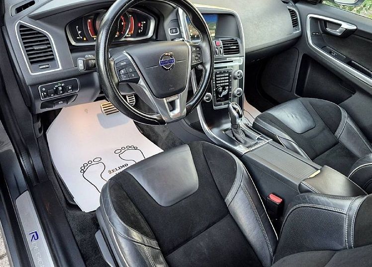 Zunanja slika - Volvo XC60 - D4 R-Design NAVI F1 VL. KLJUKA 1.LETNO JAMSTVO - 7