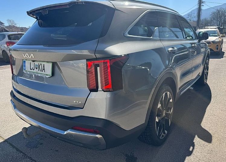 Zunanja slika - KIA Sorento - 2.2 CRDi EX Limited Panor.8DCT AWD 148kW... - 3