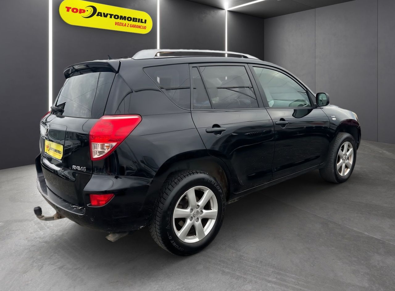 Zunanja slika - Toyota RAV4 - 2.2 D4D 4WD SLOVENSKI XENON TEMPOMAT KLIMA KLJUKA - 8