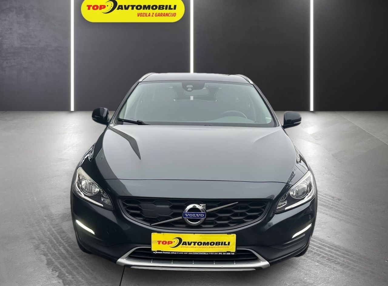 Zunanja slika - Volvo V60 Cross Country - D3 Cross Country 2.0 TD AUT. LED NAVI TEMP PDC - 12
