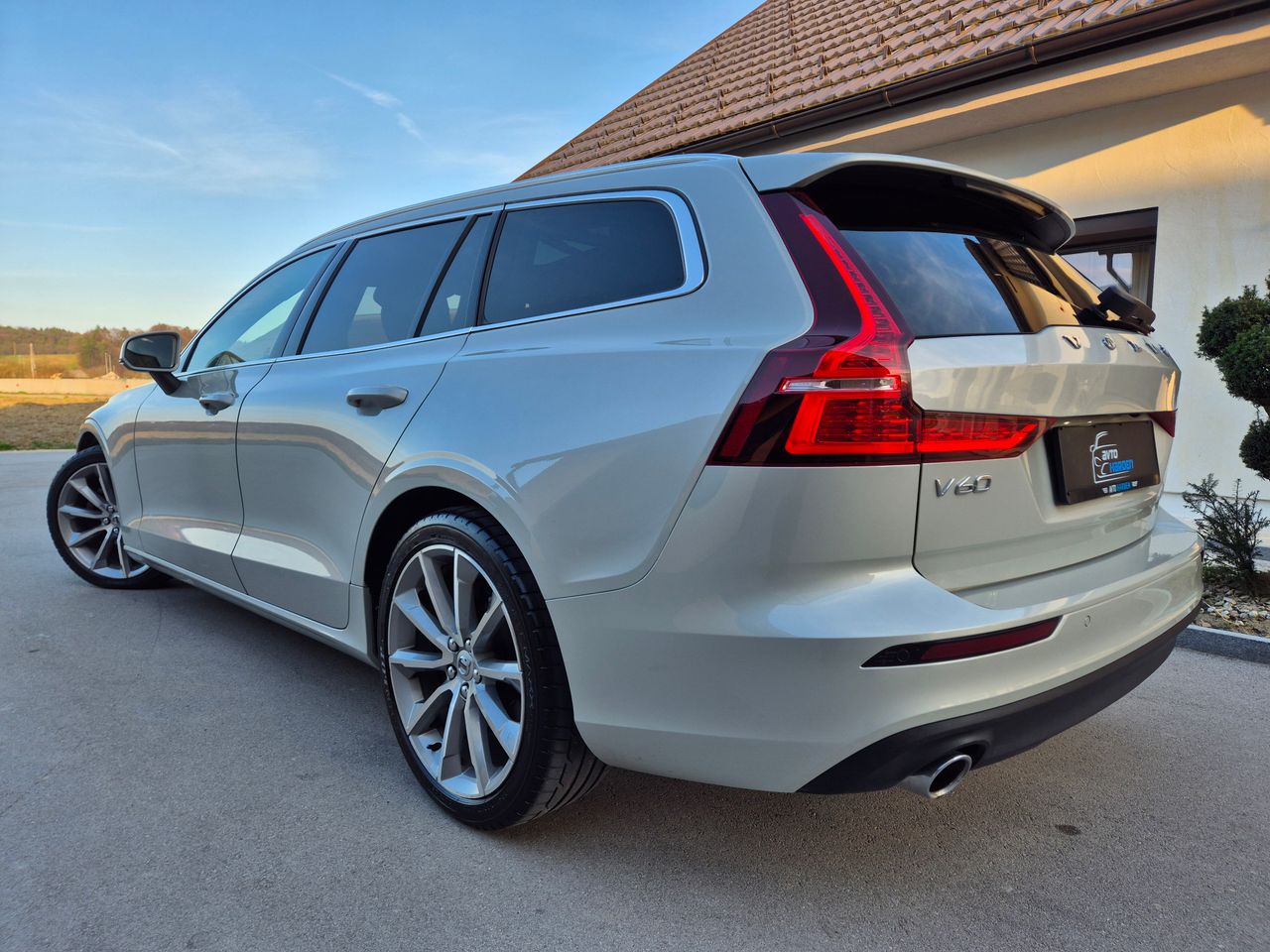 Zunanja slika - Volvo V60 - D4 Momentum Avt. - 4