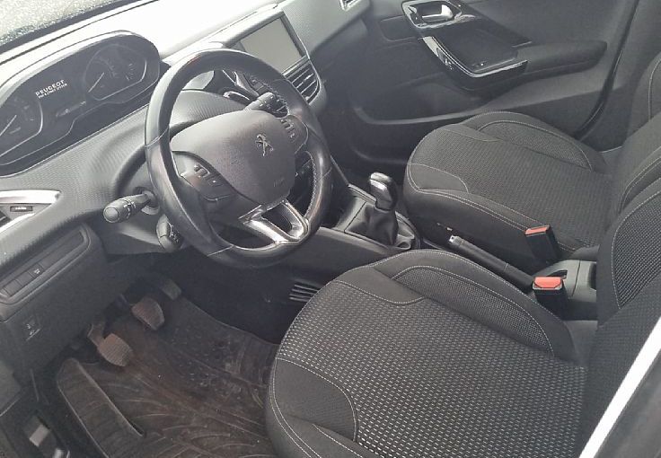 Zunanja slika - Peugeot 208 - 1.2 PureTech 83 S S Allure  67674KM.SERVISNA - 7
