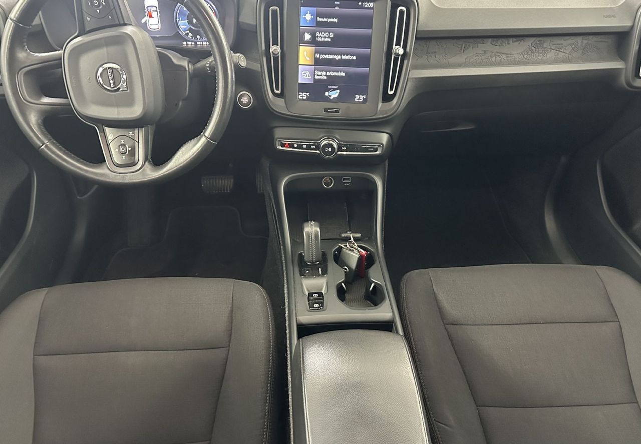 Zunanja slika - Volvo XC40 - D3 AWD Momentum Avt. KAMERA.NAVI.ALU.4X4.TOP - 9