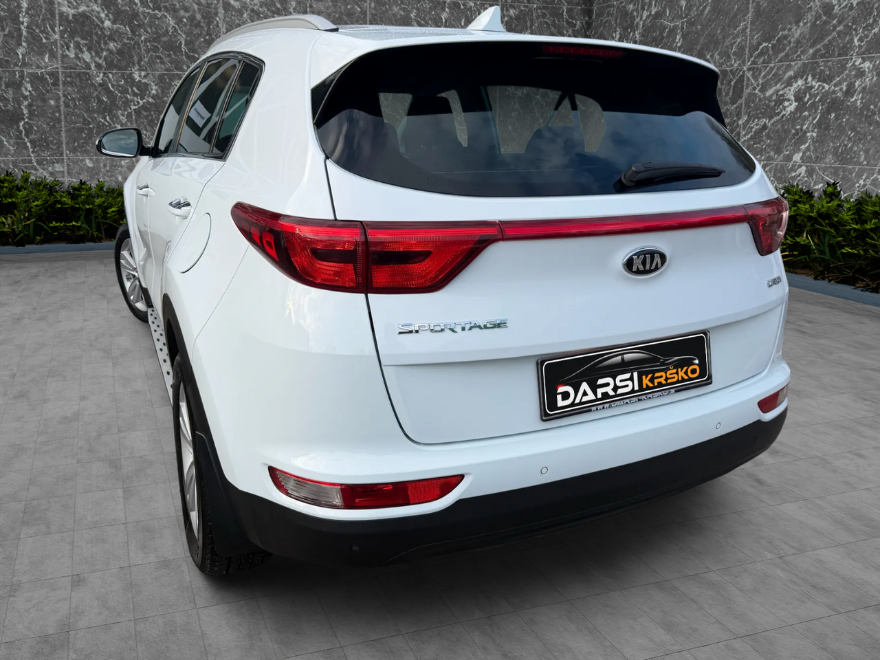 Zunanja slika - KIA Sportage - 1.7 CRDi 116HP SLOVENSKA NAVI KAMERA PDC ALU17 - 9