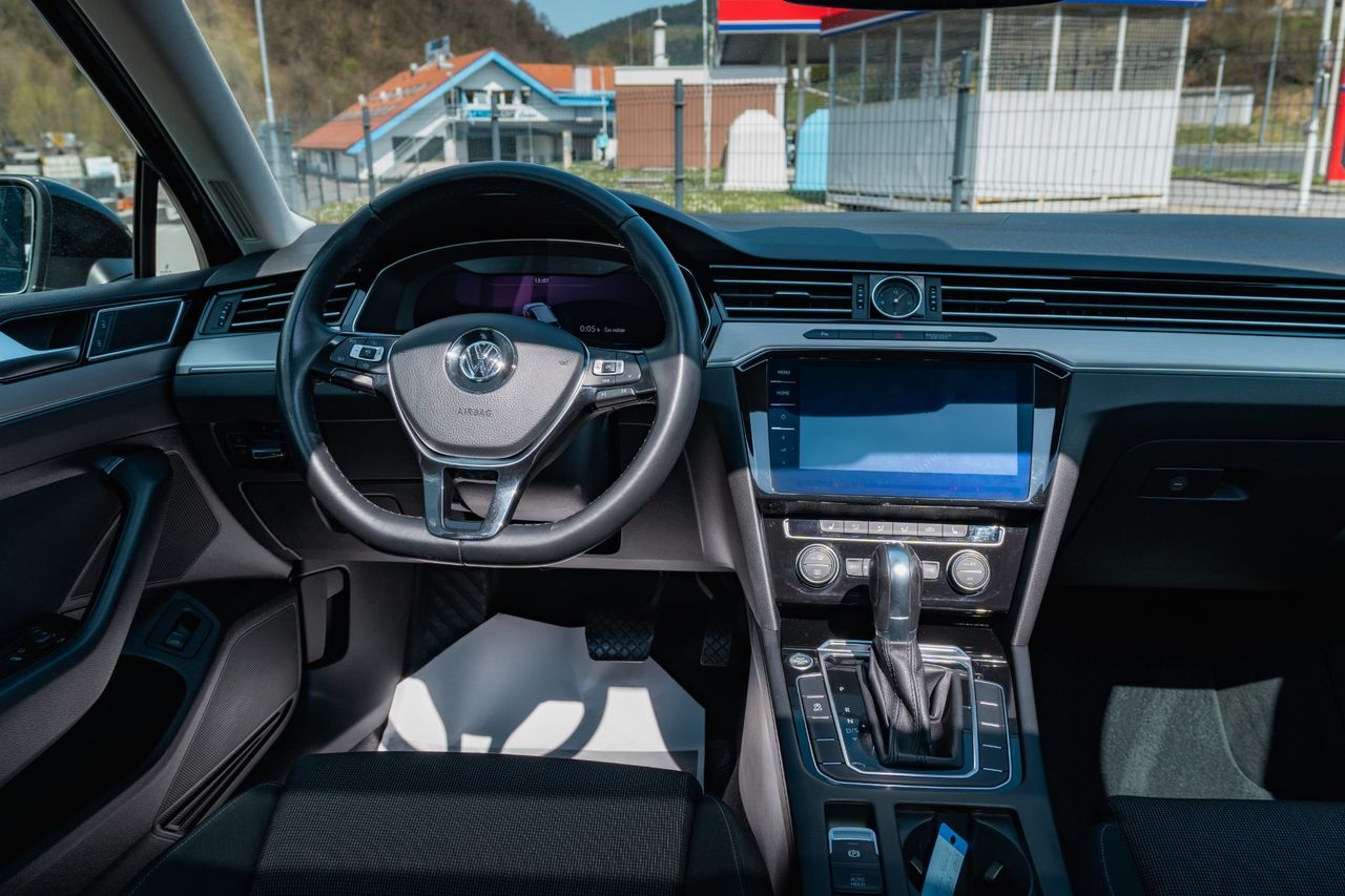 Zunanja slika - VW Passat - Variant 2,0 TDI BMT Connect DSG - 13