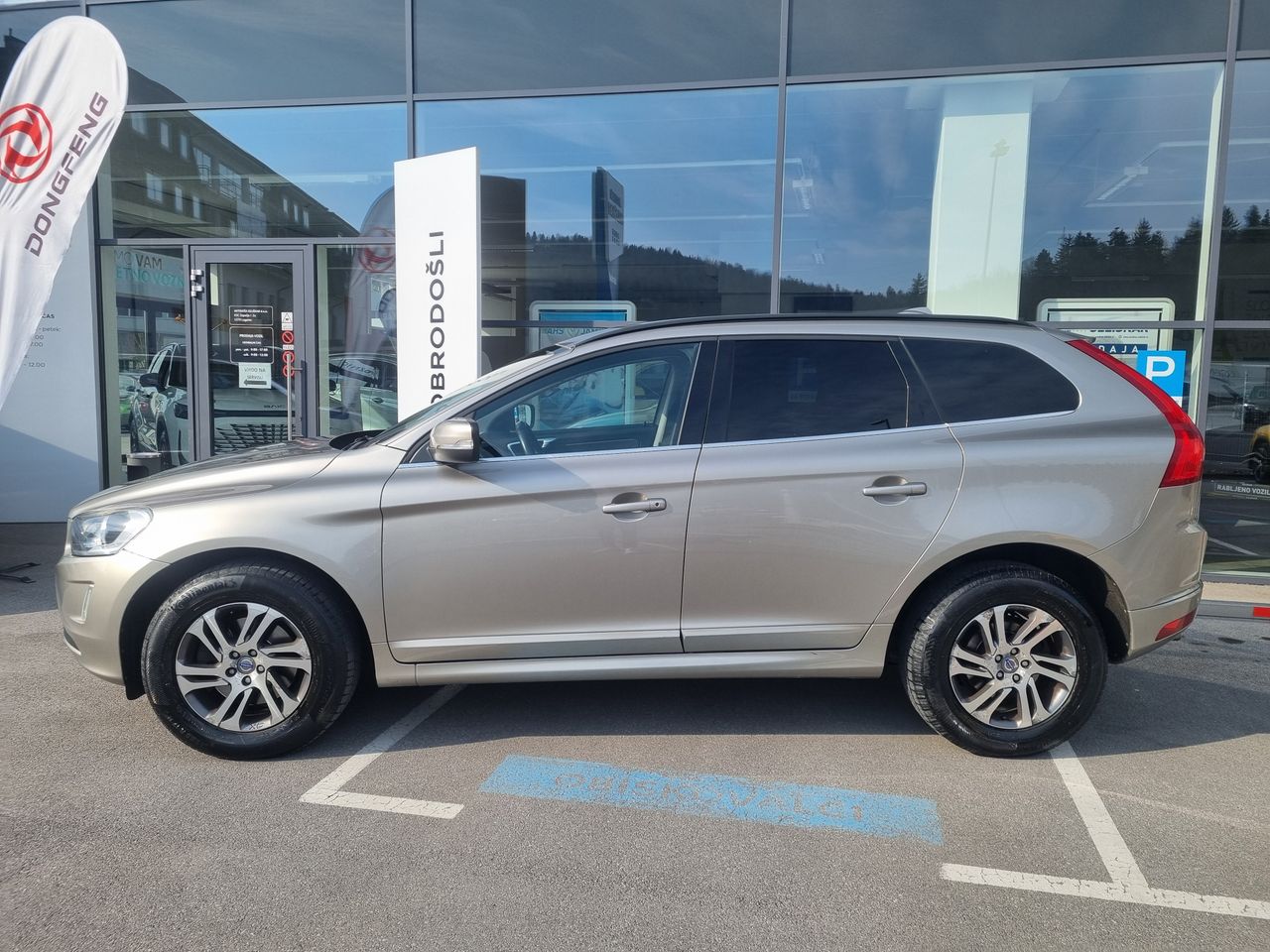 Zunanja slika - Volvo XC60 - 2.0 TD - SERVISNA KNJIGA - PDC-TEMPOMAT-NAVIGACIJA - 4