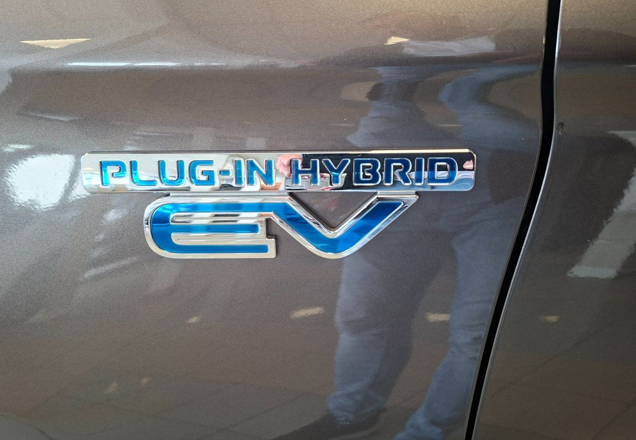 Zunanja slika - Mitsubishi Outlander - PHEV 4WD 2.0 Instyle Navi+ Avt.-SLO-ODLIČEN- - 20