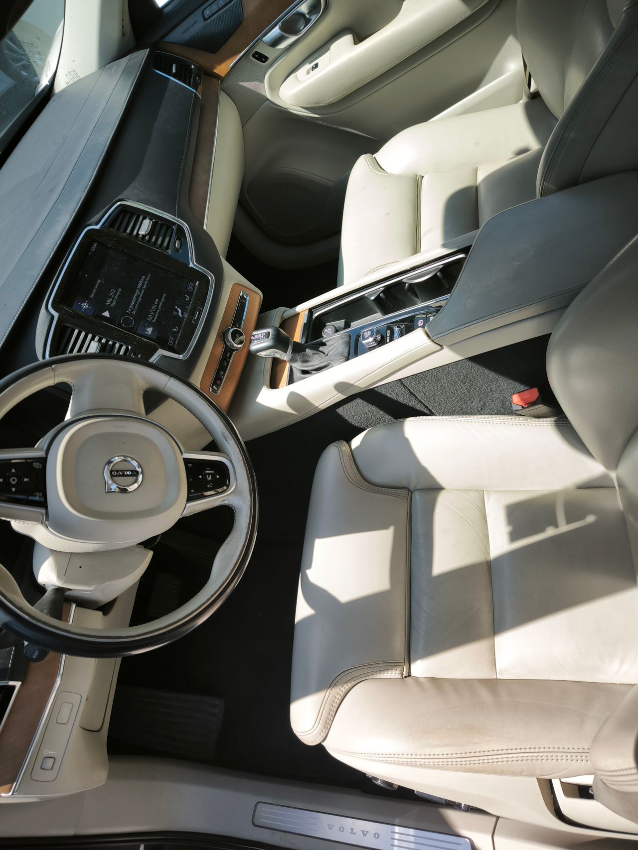 Notranja slika - Volvo XC90 - D5 AWD Inscription Geartronic - 6