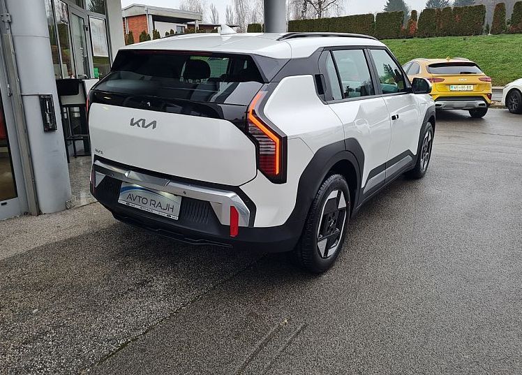 Zunanja slika - KIA EV3 - 58.3 kWh baterija. 150 kW Star - 5