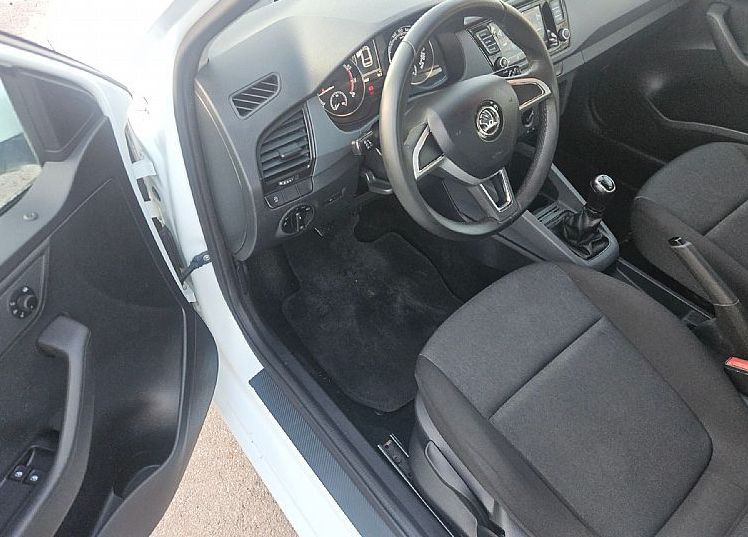 Zunanja slika - Škoda Fabia - Combi 1.0 TSI 95ks °16-COL° LED °PARK.SENZORJI° - 8