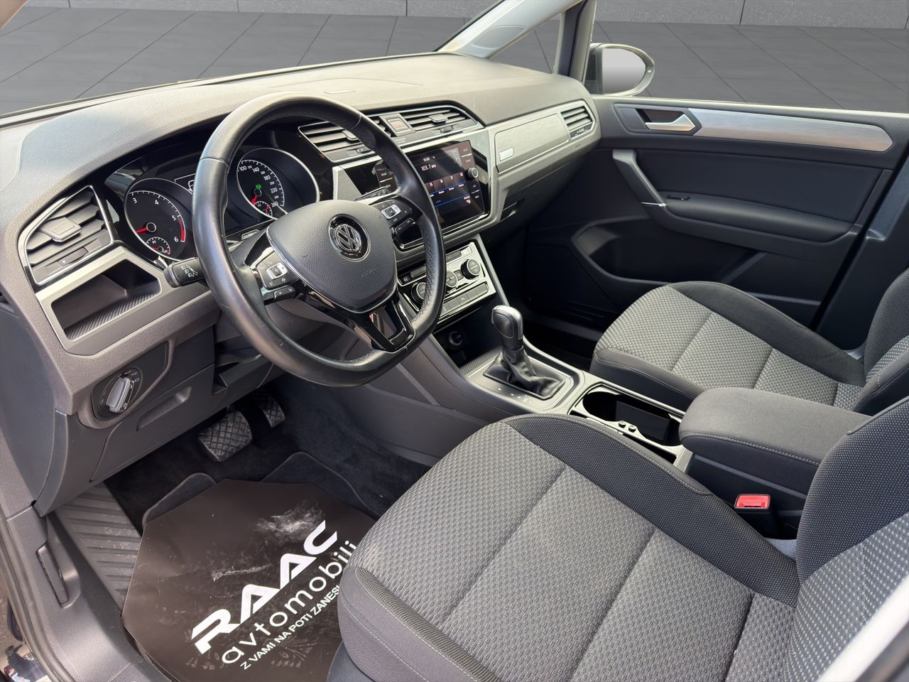 Zunanja slika - VW Touran - 2,0 TDI DSG - 13