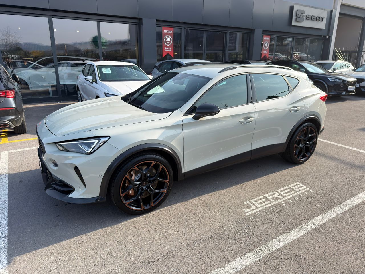 Zunanja slika - Cupra Formentor - 2.5 TSI 287KW DSG VZ5 4DRIVE Tayga Grey EDITION - 1