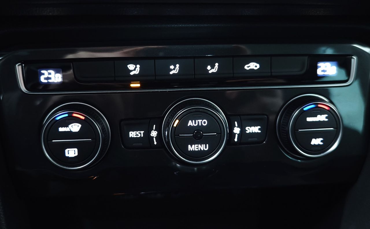 Zunanja slika - VW Tiguan - 2.0 TDI SCR BMT Comfort Edition 110kW DSG NAVI ACC - 15