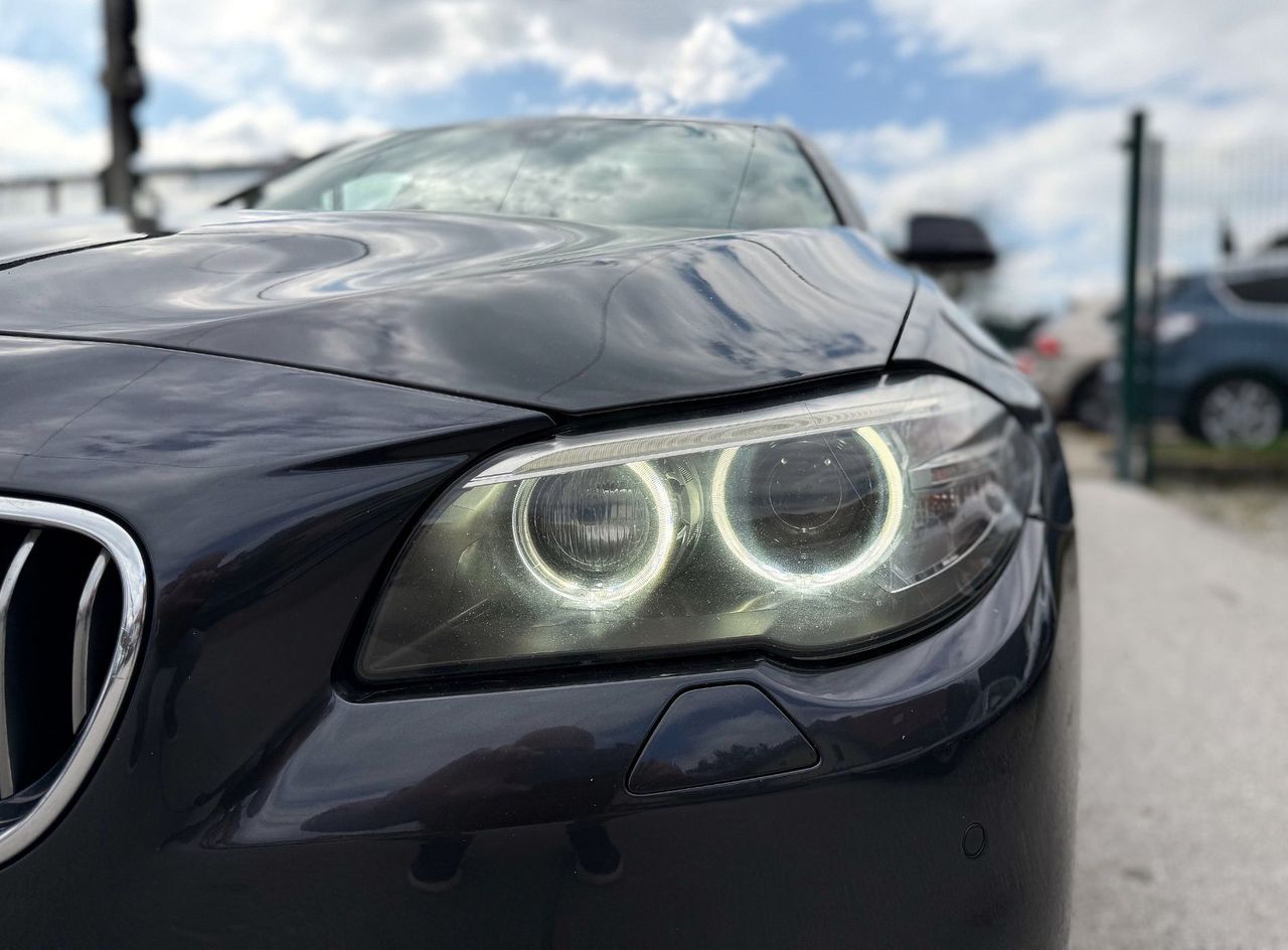 Zunanja slika - BMW Serija 5 - Touring: 525d AUT. LUXURY LiNE DIGITAL PANO HEADuP ALU 1 - 19