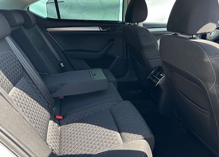 Zunanja slika - Škoda Superb - 2.0 TDI-LED-NAVI-MEMORY-18COL-PDC+KAM-GRETJE - 10