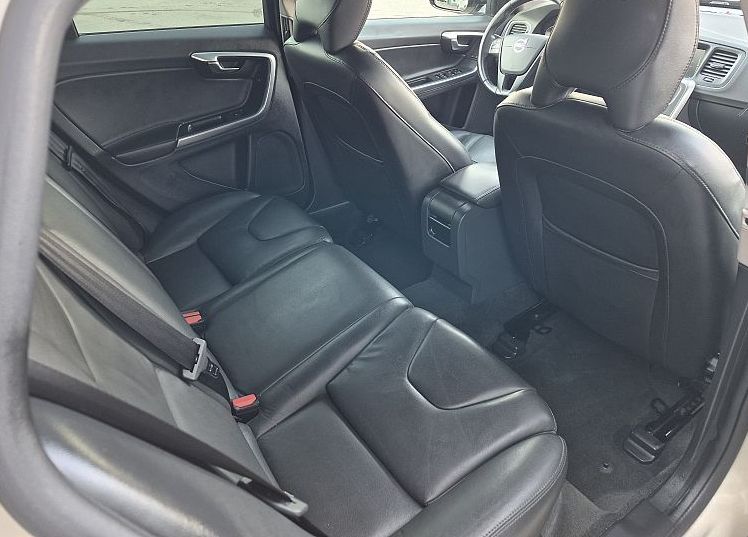 Zunanja slika - Volvo V60 Cross Country - D3 odličen avto po AKCIJSKI CENI   LEANPAY - 7