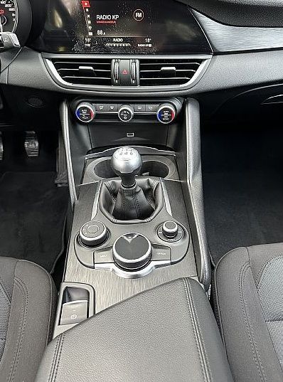 Zunanja slika - Alfa Romeo Giulia - 2.2   150ks - 19COL-KAMERA-2xPDC-  FINANCIRANJE - 9