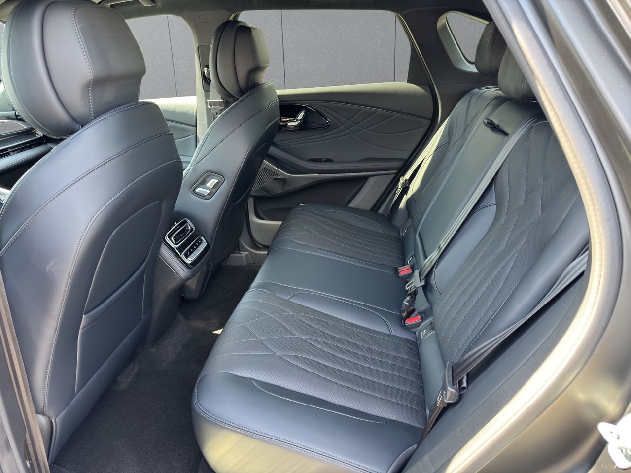 Zunanja slika - Omoda 9 - 1.5T-GDI HUD + BLIS + RADAR + PANORAMA + DAB + - 7