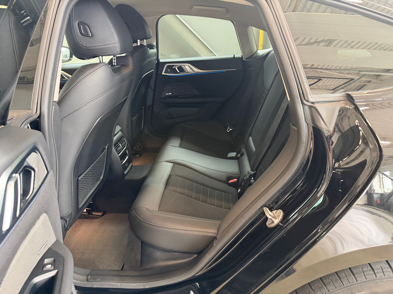 Notranja slika - BMW i4 - BMW - 23