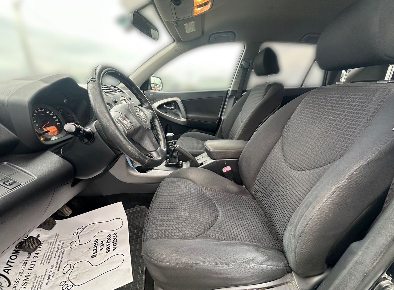 Zunanja slika - Toyota RAV4 - 2.2 D4D 4WD SLOVENSKI XENON TEMPOMAT KLIMA KLJUKA - 13