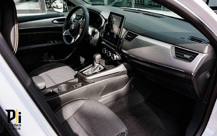 Zunanja slika - Renault Mégane Conquest - Megane Conquest 1.3 TCE 140 TECHNO EDC + ZIMSKE GUME + VINJETA - 10