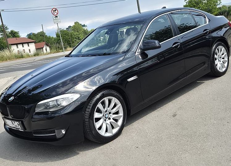 Zunanja slika - BMW Serija 5 - : 530i AUT. SPORT 272ks °HUD °USNJE °ALU 18 - 1