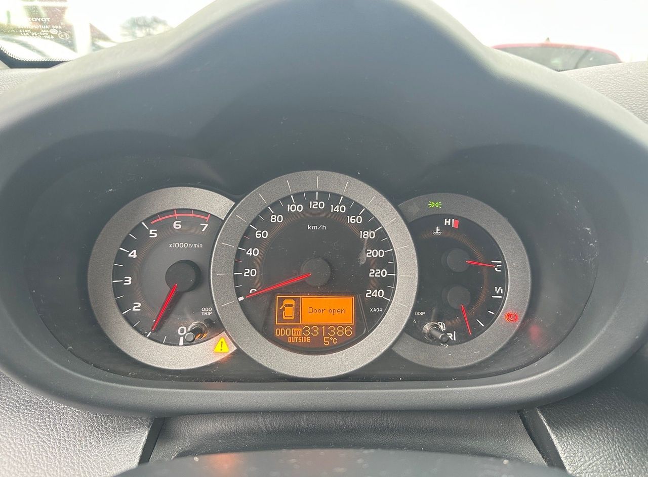 Zunanja slika - Toyota RAV4 - 2.2 D4D 4WD SLOVENSKI XENON TEMPOMAT KLIMA KLJUKA - 17