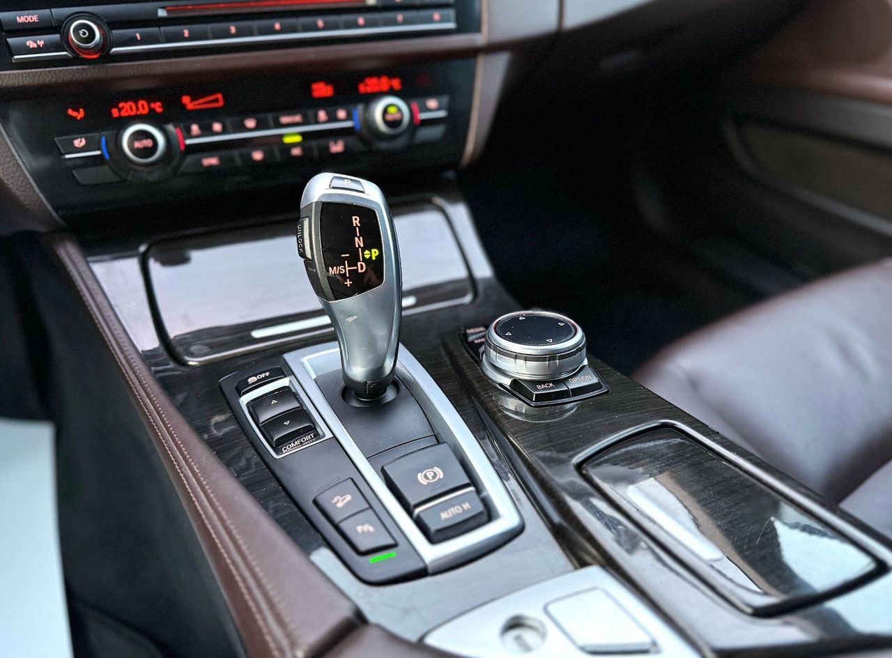 Zunanja slika - BMW Serija 5 - Touring: 520d xDrive AUT. LuxuryLiNE LED XENON USNJE ALU - 18