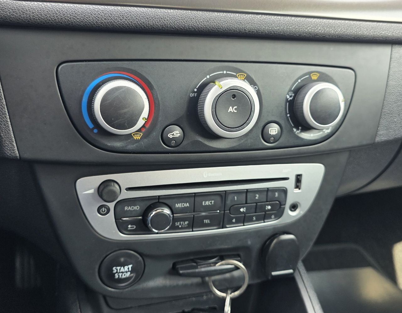 Zunanja slika - Renault Megane - Mégane Coupé 1,5 dCi 95 TEMP KLIMA KLJUKA - 13