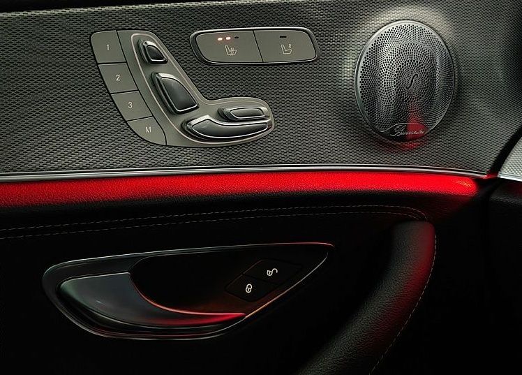 Zunanja slika - Mercedes-Benz E-Razred - LIMO-300-de-2X-AMG-LINE-WIDESCREN-360-KAM-LED-ACC- - 19