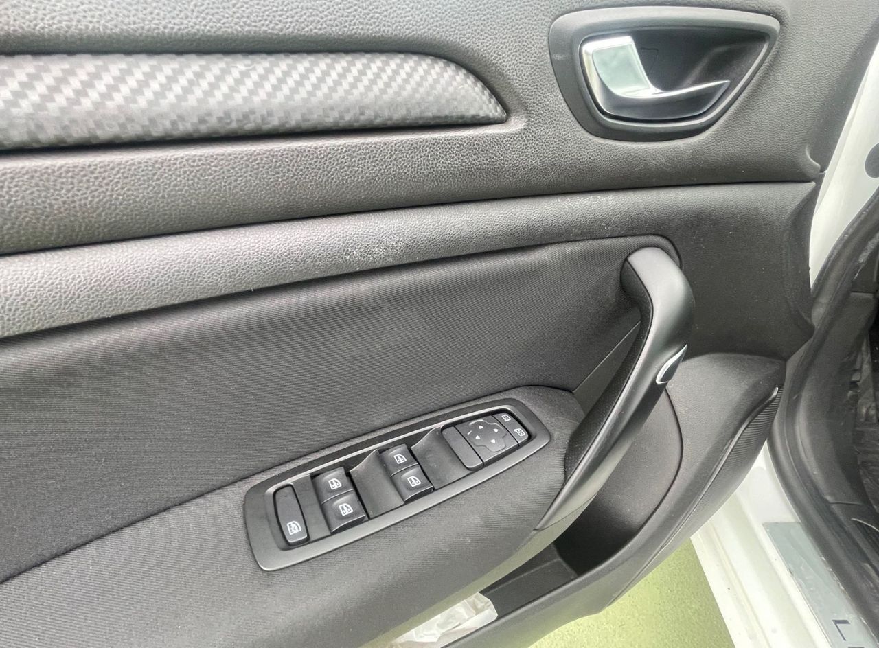 Zunanja slika - Renault Mégane - Megane 1.3 16 V PDC ZADAJ. - 15