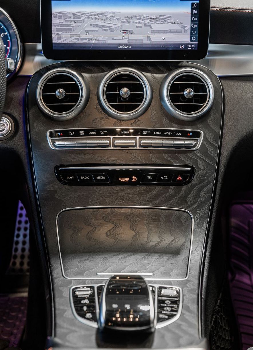 Zunanja slika - Mercedes-Benz C-Razred - C43AMG-4MATIC-KEYLESS-VIRTUAL-PANO-ALCANTARA-19C - 17