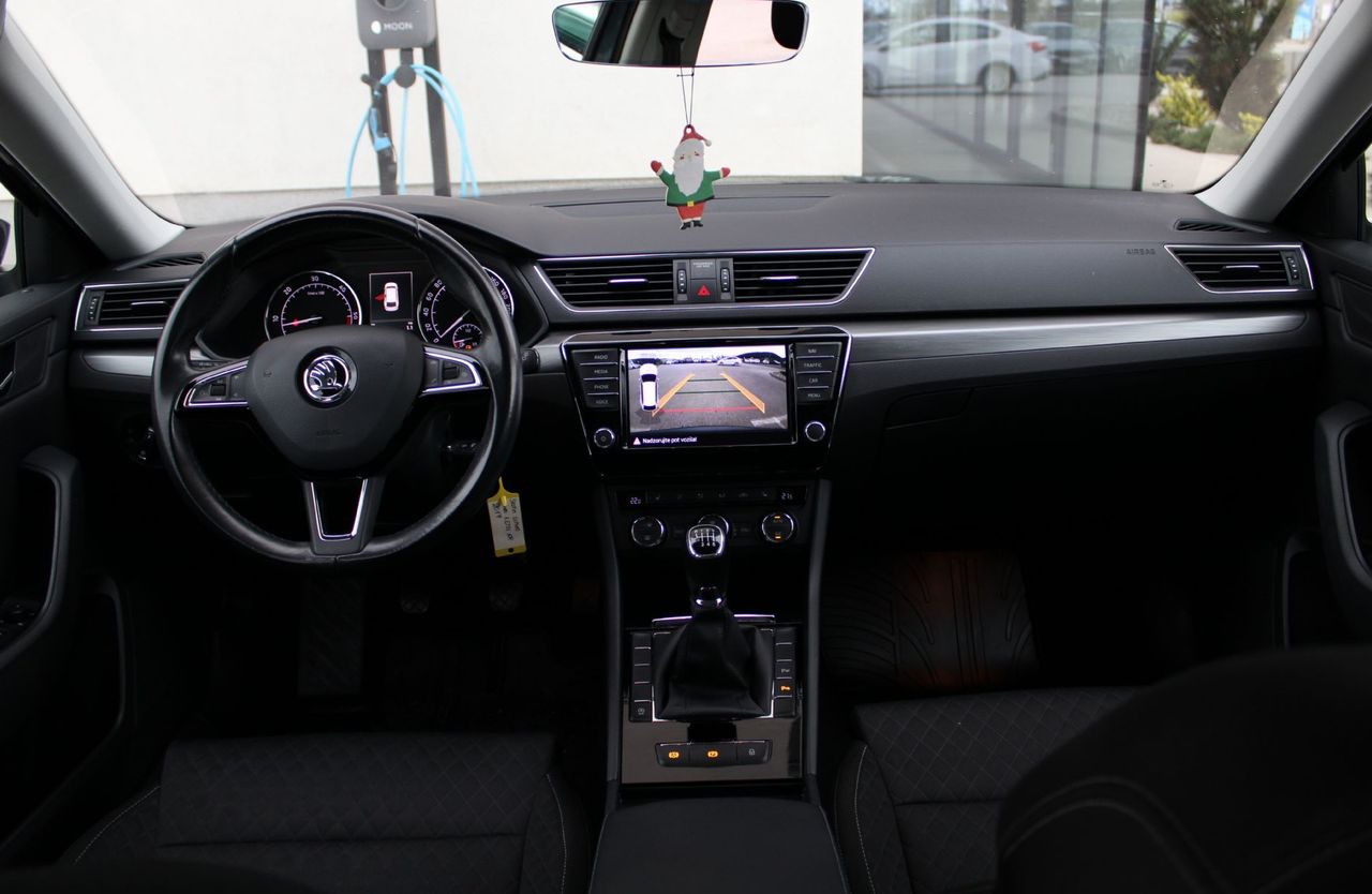 Zunanja slika - Škoda Superb - 1.6 TDI Style Combi 88 kW NAVI TEMPO GRET SED KAM - 9