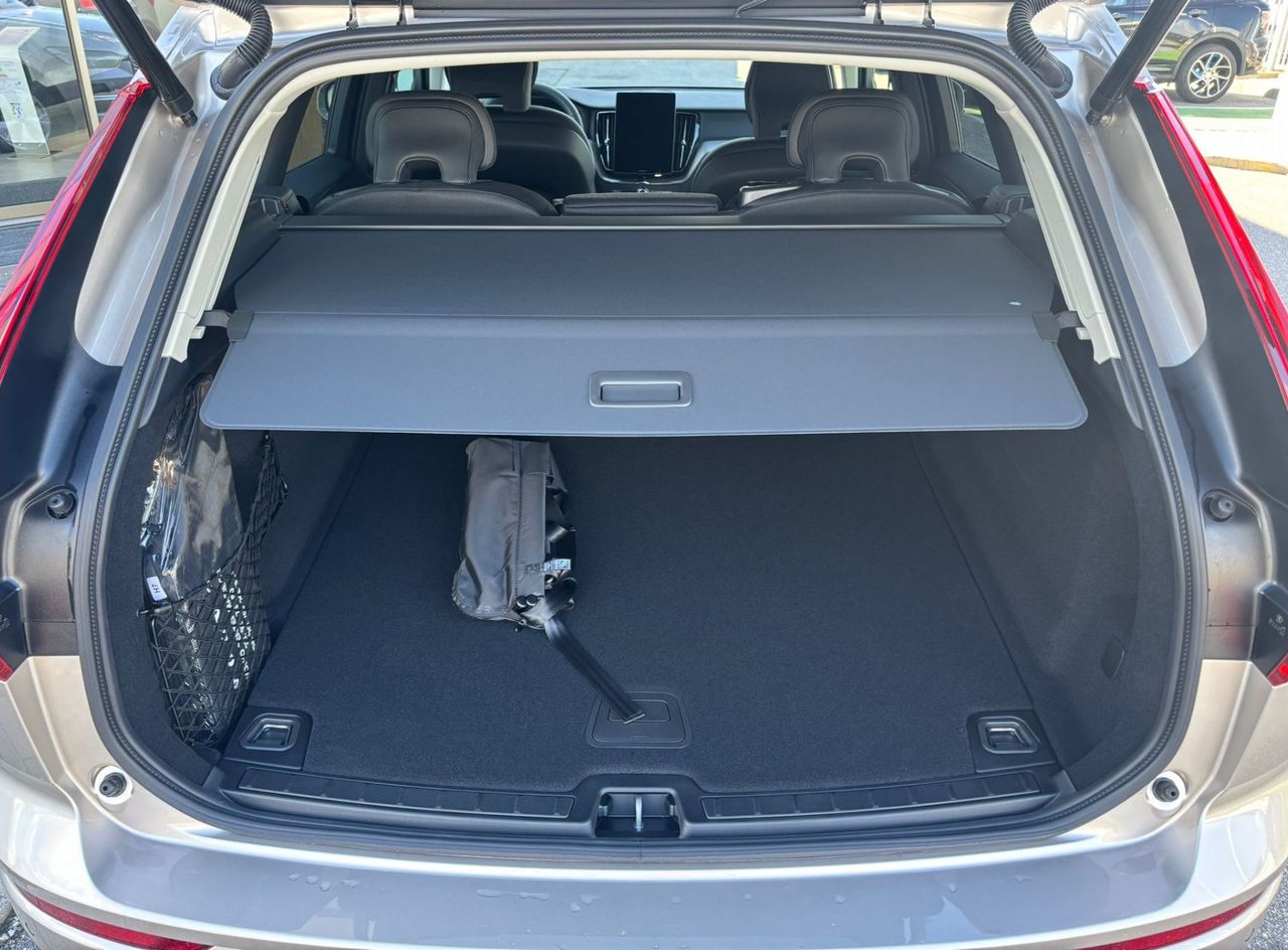 Zunanja slika - Volvo XC60 - B5P Core AT AWD 3 leta garancije + 3 servisi - 6