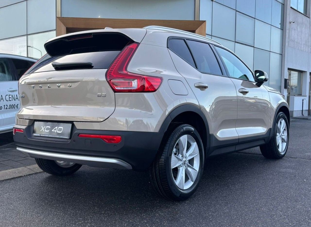 Zunanja slika - Volvo XC40 - B3  P  163hp Core 3 leta garancije + 3 servisi - 3