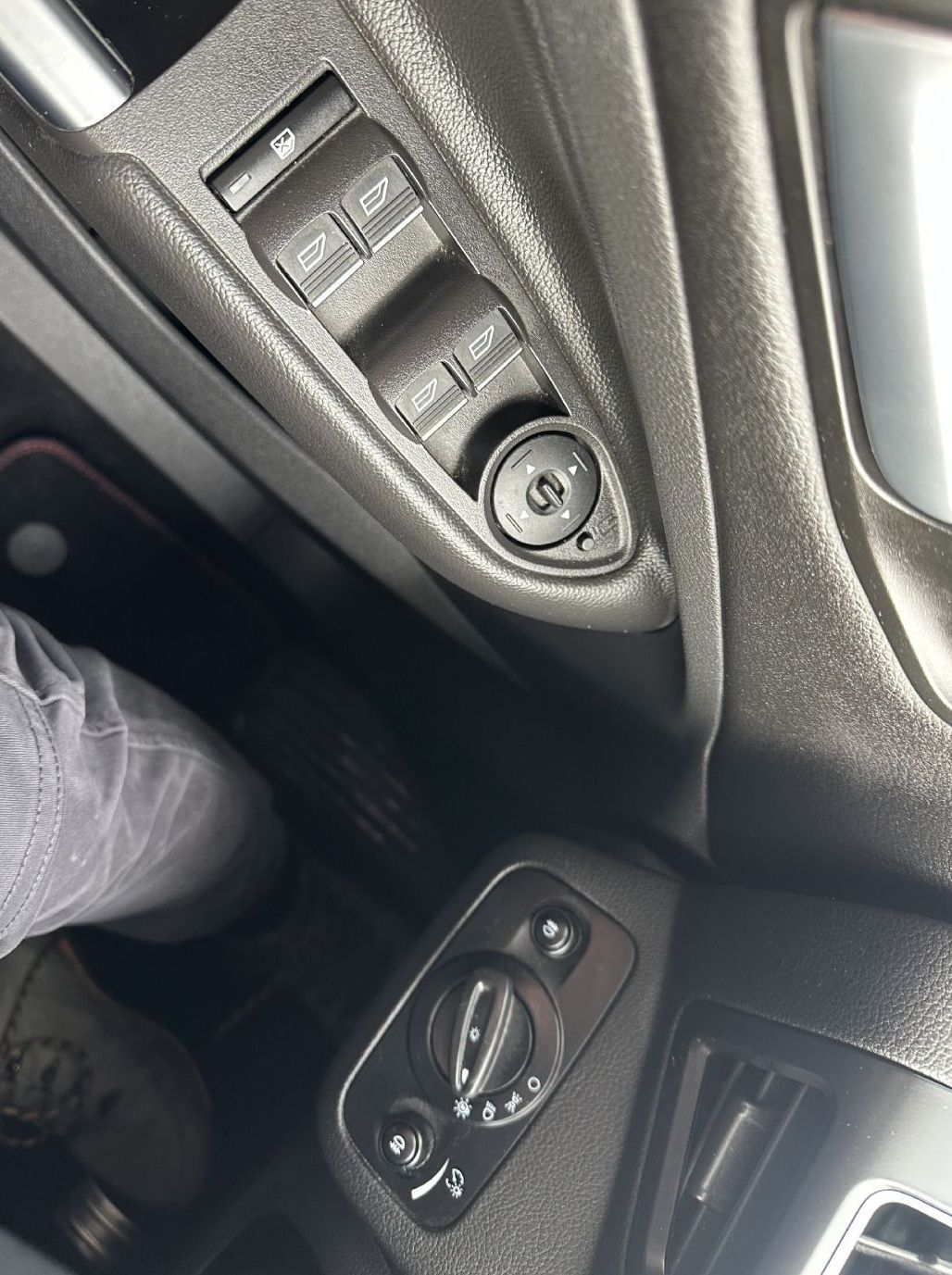 Zunanja slika - Ford Kuga - ST-Line 1.5 EcoBoost 110 kW.NEMŠKI+4ALU.PANO.KAMER - 18