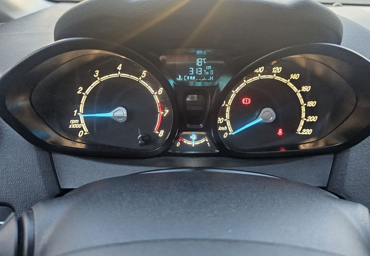 Zunanja slika - Ford Fiesta - 1.4 Trend|SLO|multifunkcija|AVTOklima|bluetooth|USB - 10