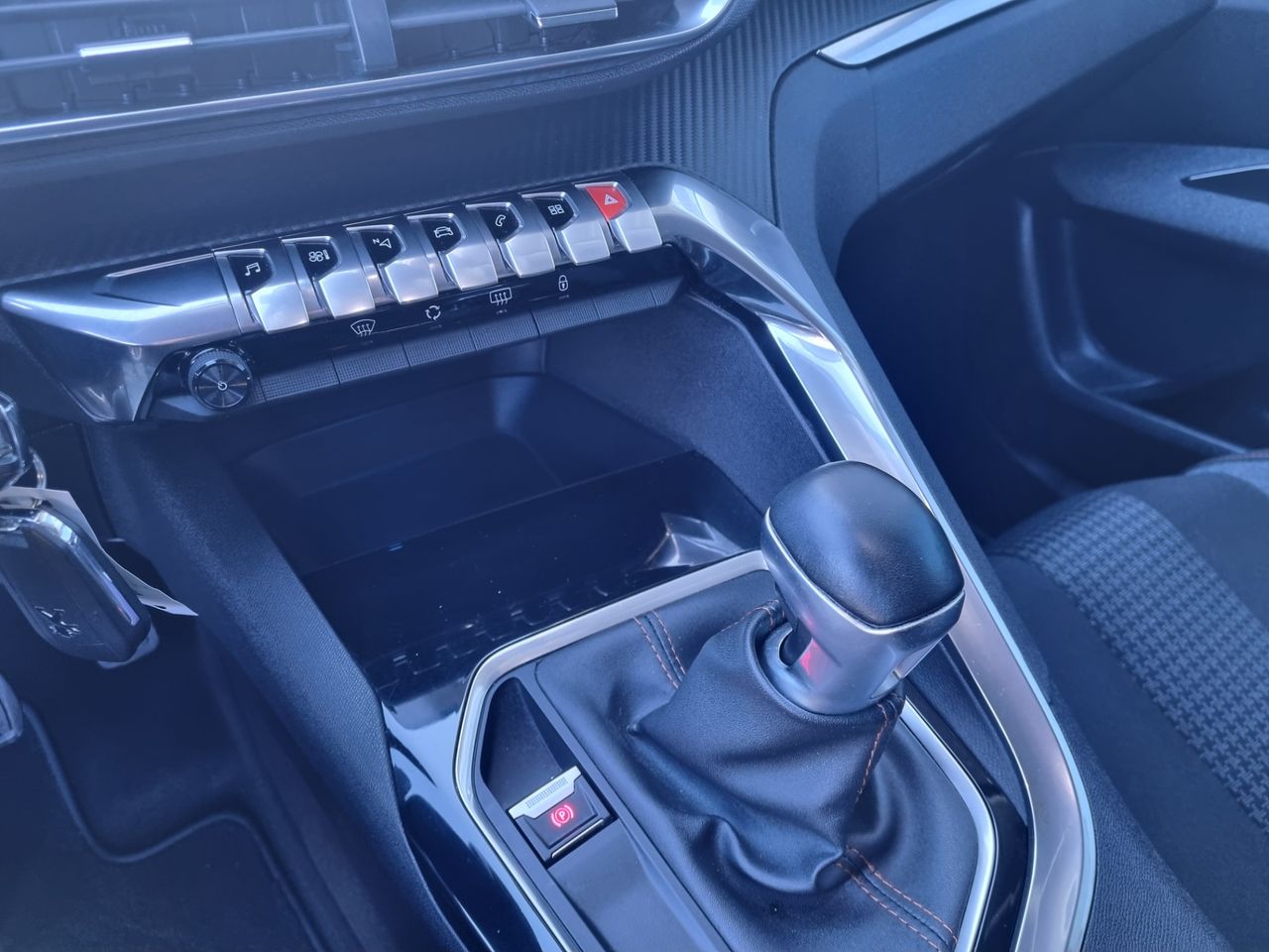 Zunanja slika - Peugeot 3008 - 1.6 BlueHDi 120 - SERVISNA KNJIGA - LEPO OHRANJEN - 16