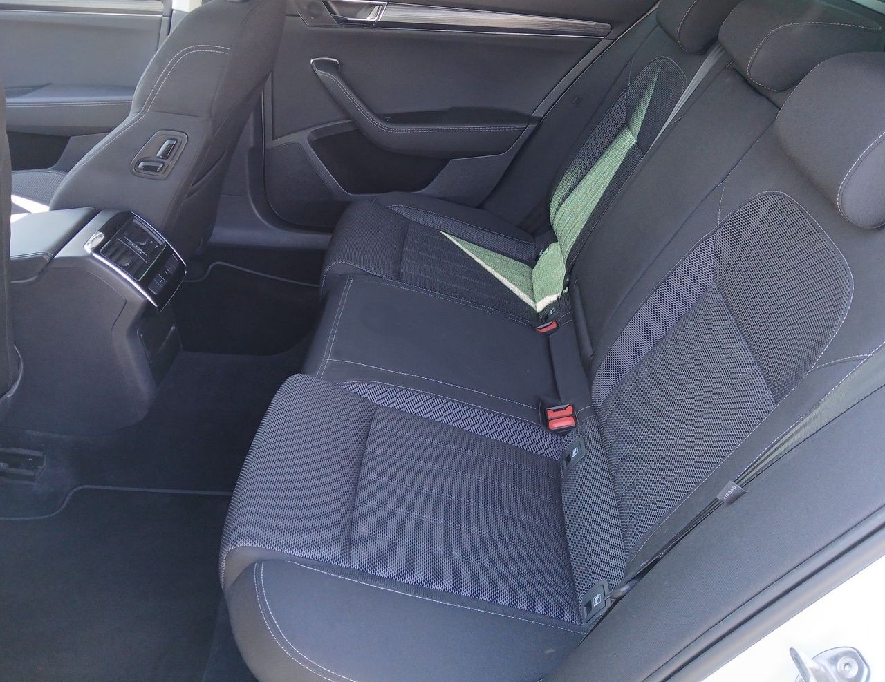 Zunanja slika - Škoda Superb - 2.0 TDI Combi Style DSG 110 kW - 4