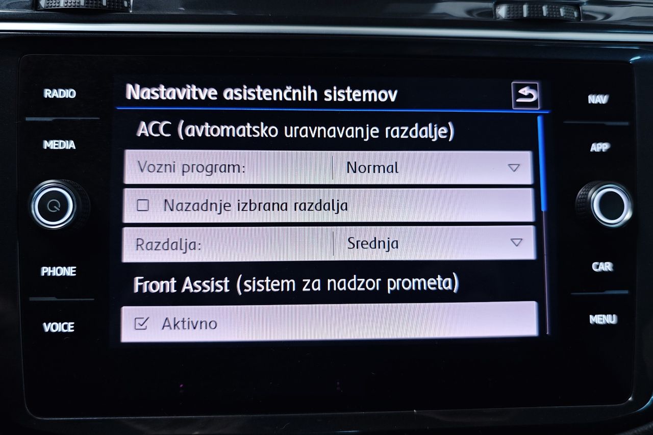 Zunanja slika - VW Tiguan - 2.0 TDI SCR BMT Comfort Edition 110kW DSG NAVI ACC - 14