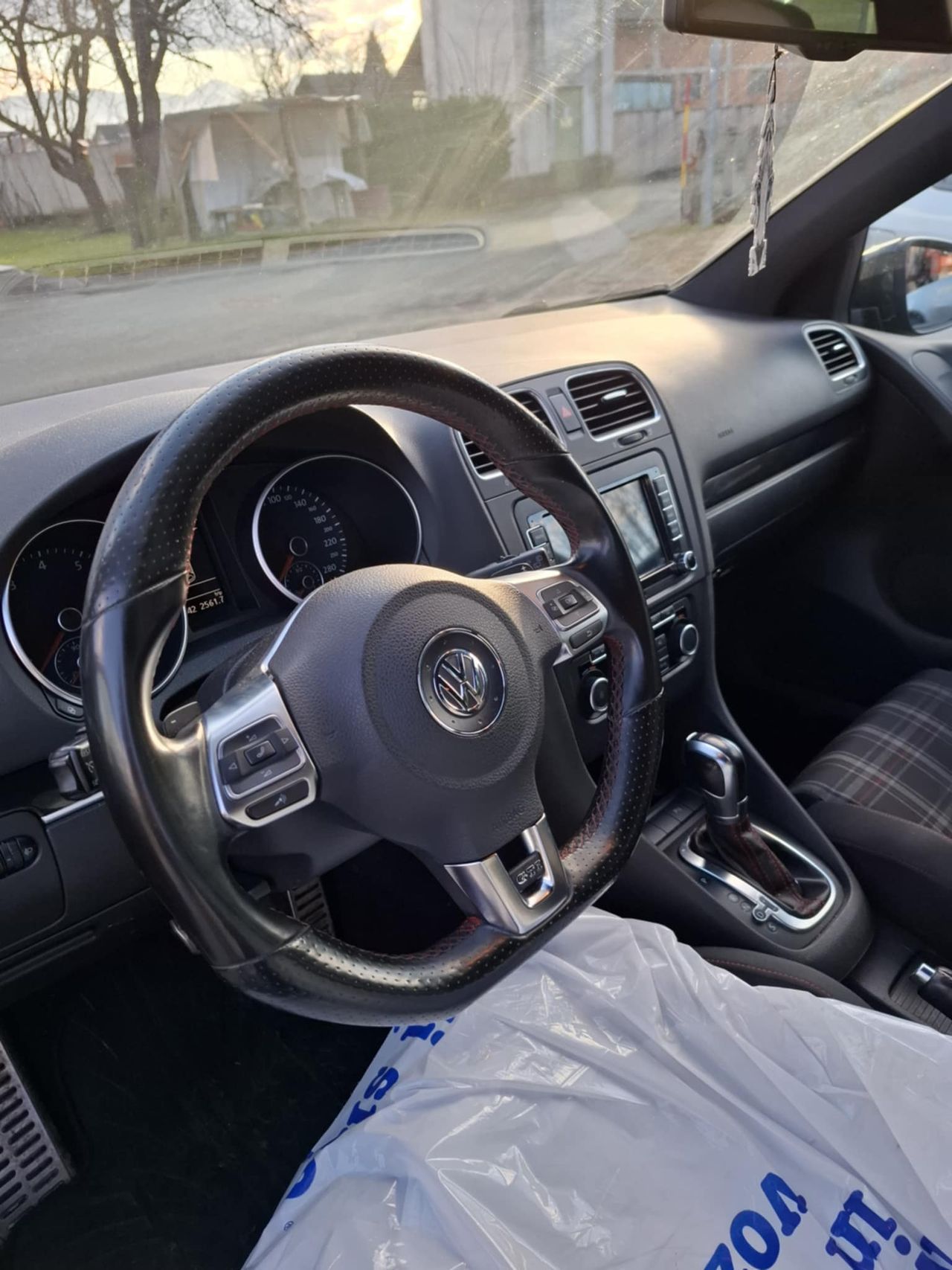 Notranja slika - VW Golf - 2,0 TSI GTI DSG - 10