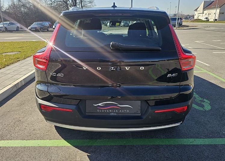 Zunanja slika - Volvo XC40 - B4P 4x4 AUT Momen-Pro|FULED|ALU|RADAR|NAViI|PDC| - 5