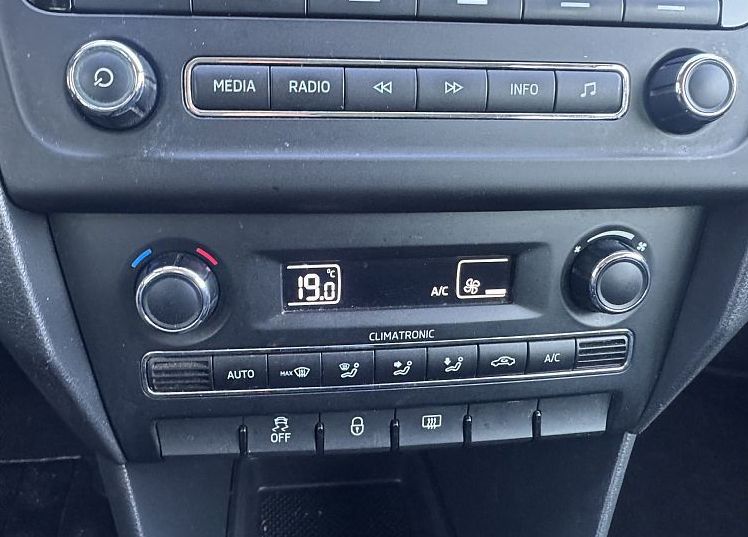 Zunanja slika - Škoda Rapid - 1.6 TDI 105 ks AVTOMASKA KLIMA ALU SLO poreklo 1. - 7