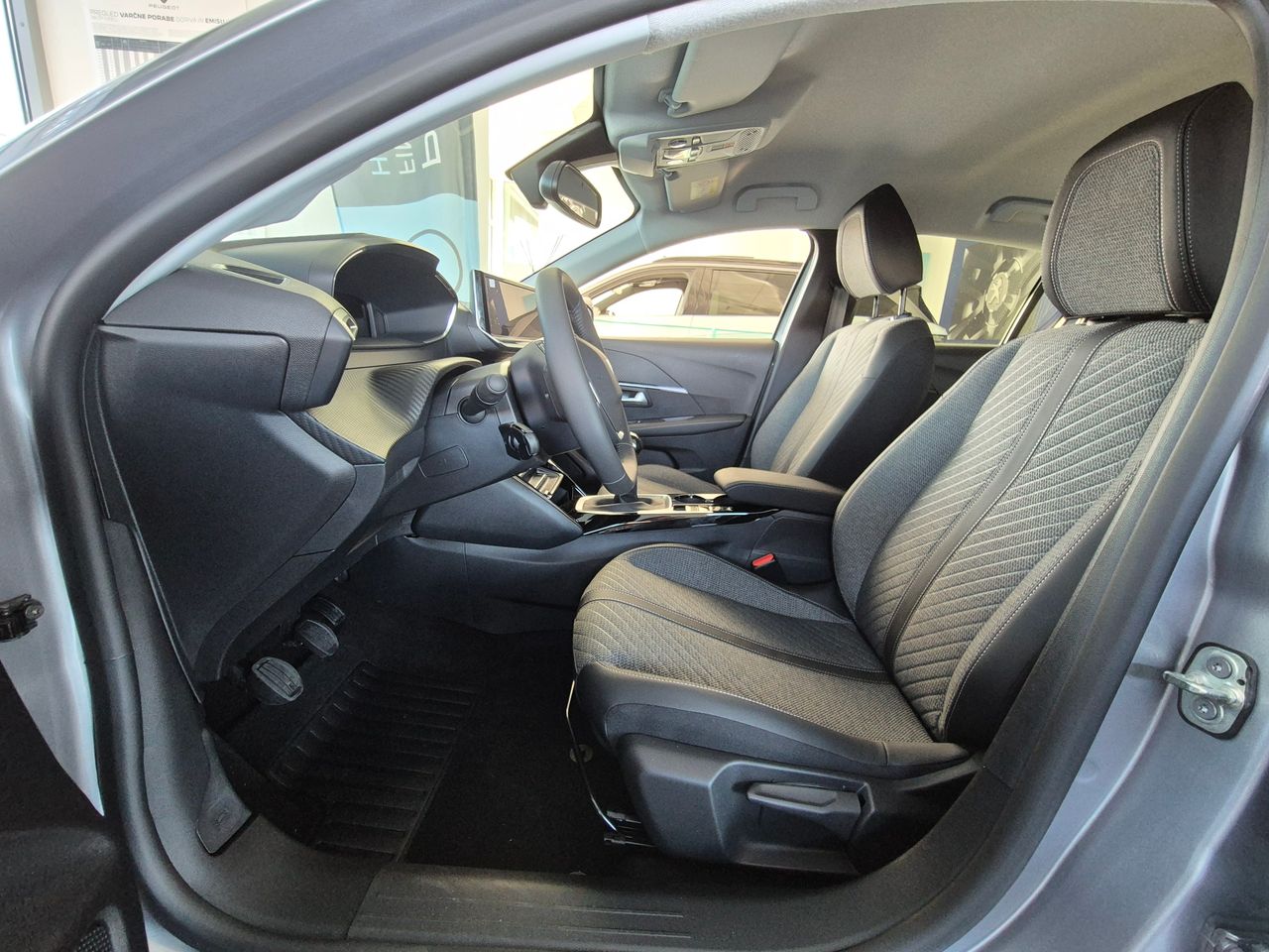 Zunanja slika - Peugeot 208 - Allure PureTech 100 - DARILO - 15