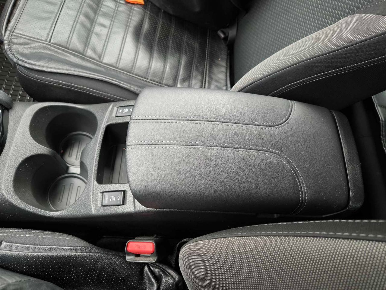 Notranja slika - Nissan Qashqai - Nissan  1.3 DIG-T 160 N-CONNECTA - 6
