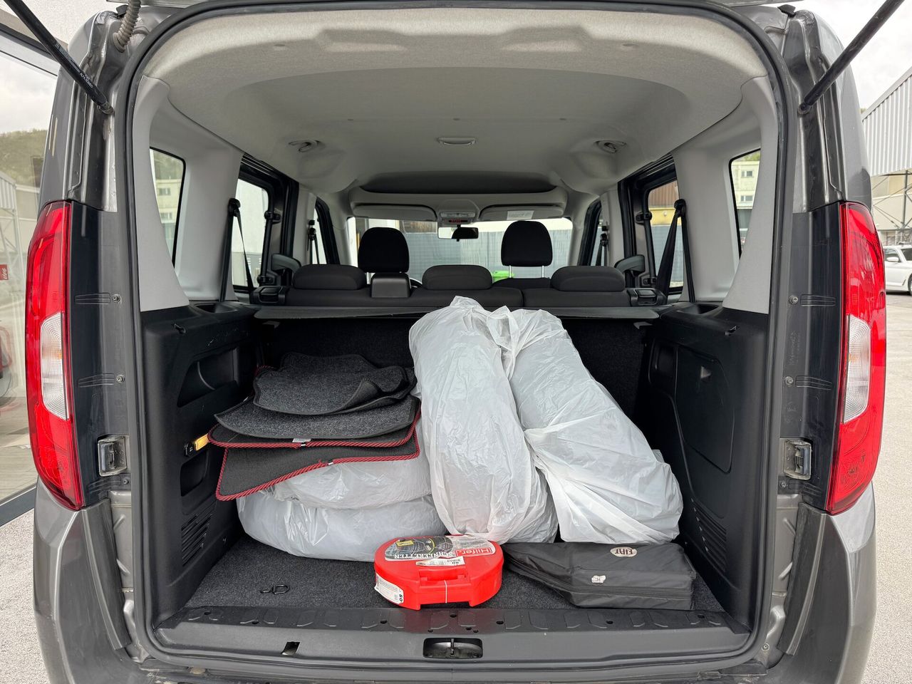 Zunanja slika - Fiat Doblo - 1.6 Multijet 16v 120KM City SLO POREKLO-1.LAST-PDC - 10